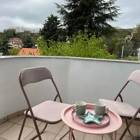 рак Apartment *